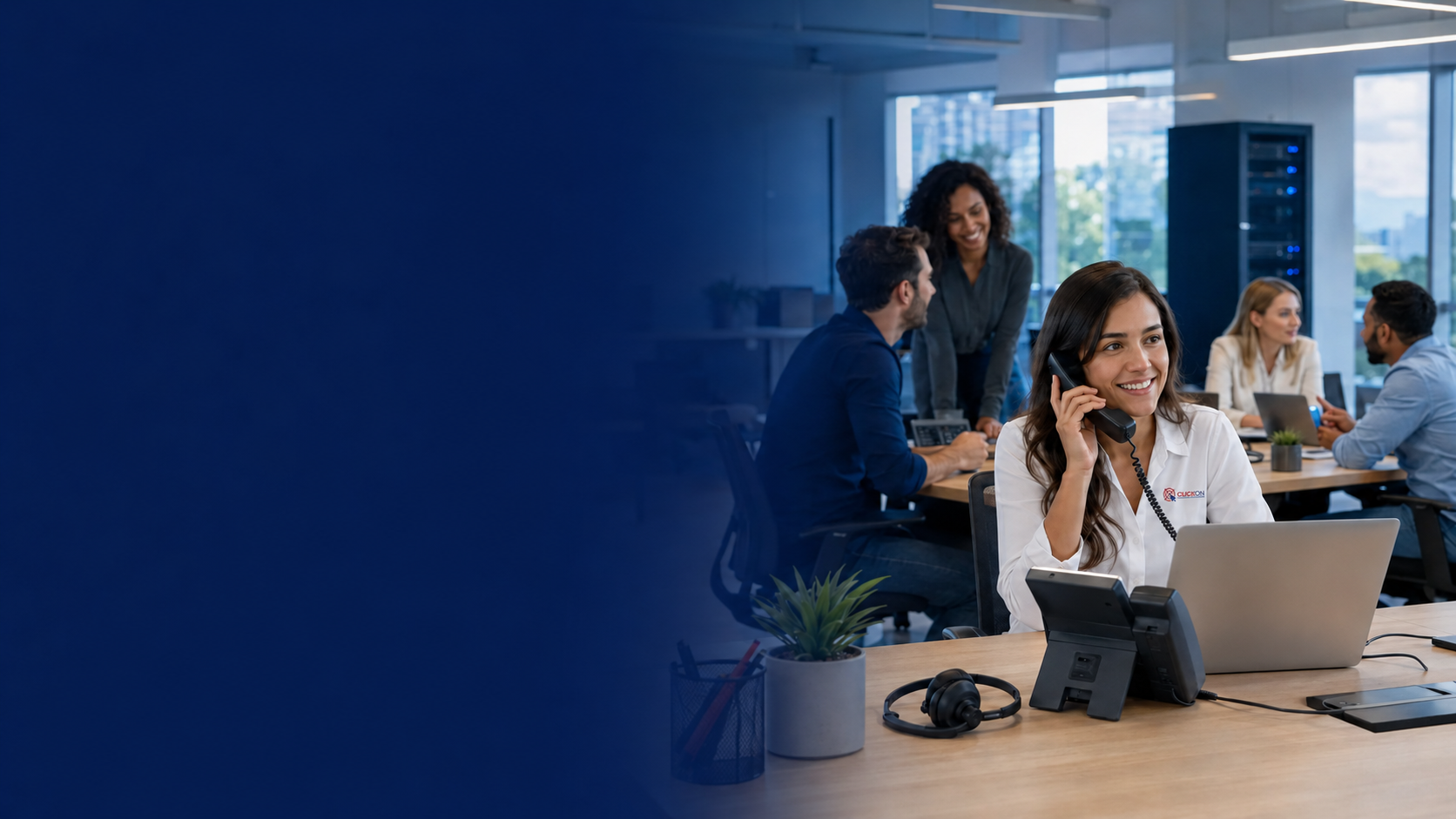 Equipe ClickON em atendimento corporativo